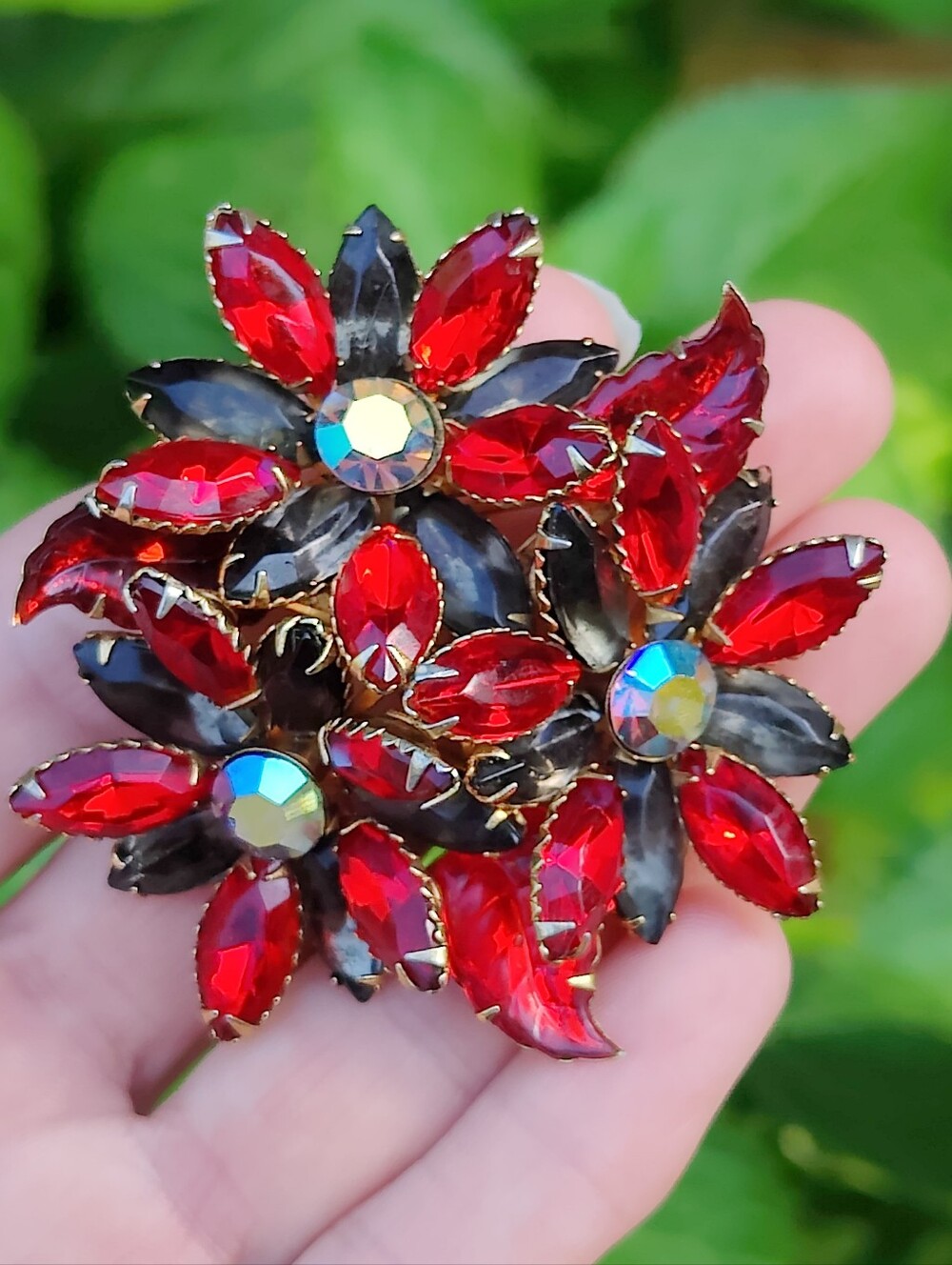 Gorgeous Vintage Flower Brooch